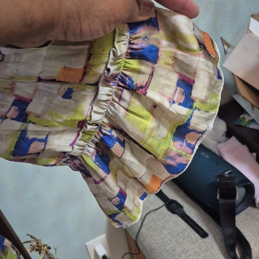 Essentials Colorful Geometric Blouse - Picture 4 of 4